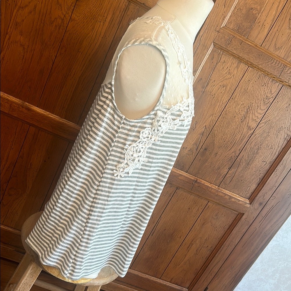 Maurices NWT⭐️Gray & White Lace Tank Top - Picture 2 of 10